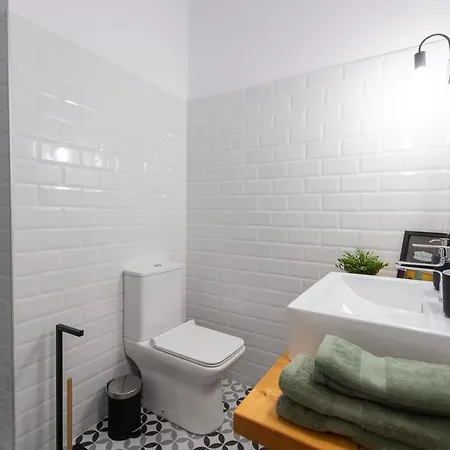 Lejlighed Malvina's Dream 2. Lower Ground Renovated Getaway *